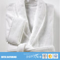 Günstige weiße Kimono dünne Mikrofaser Korallen Fleece Hotel Paare Bademantel Set